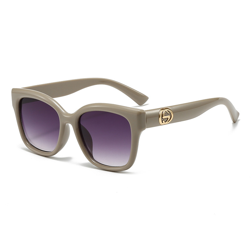 Retro Minimalist Solid Color F – Street Fashion Photography recenzja i cena